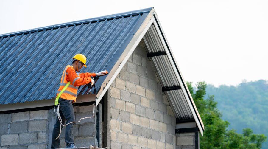 Expert Emergency Roof Repairs services in Spade, TX